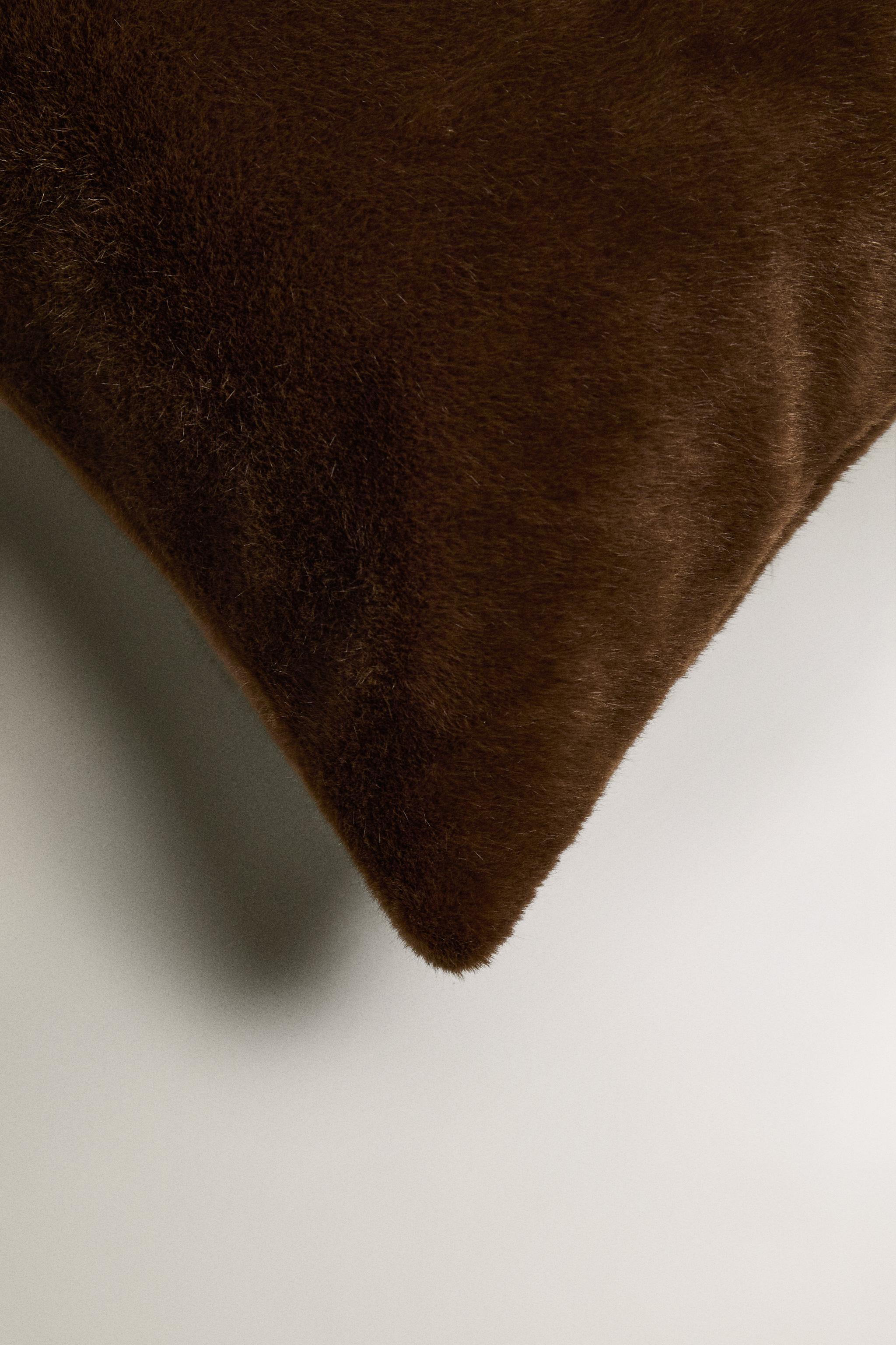 HOUSSE DE COUSSIN FOURRURE